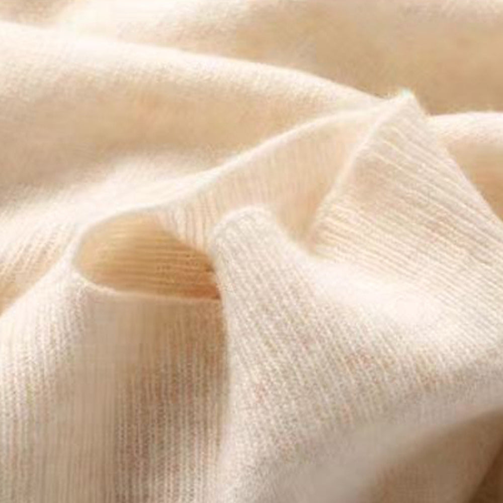 Design moderne pour cette écharpe femme, texture douce pour la chaleur et l'élégance en hiver.