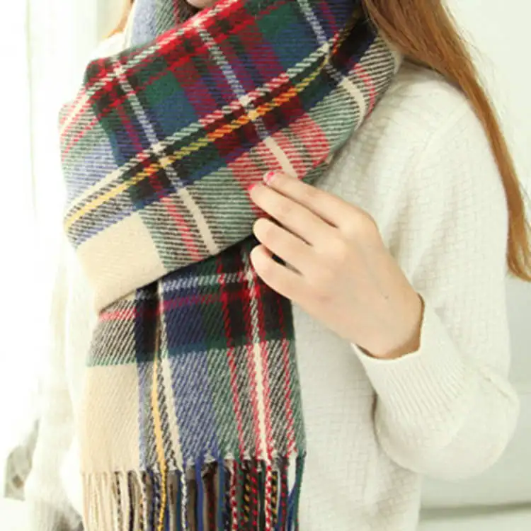 Écharpe femme pour l'hiver, promettant chaleur et douceur. Un accessoire de mode élégant et confortable.