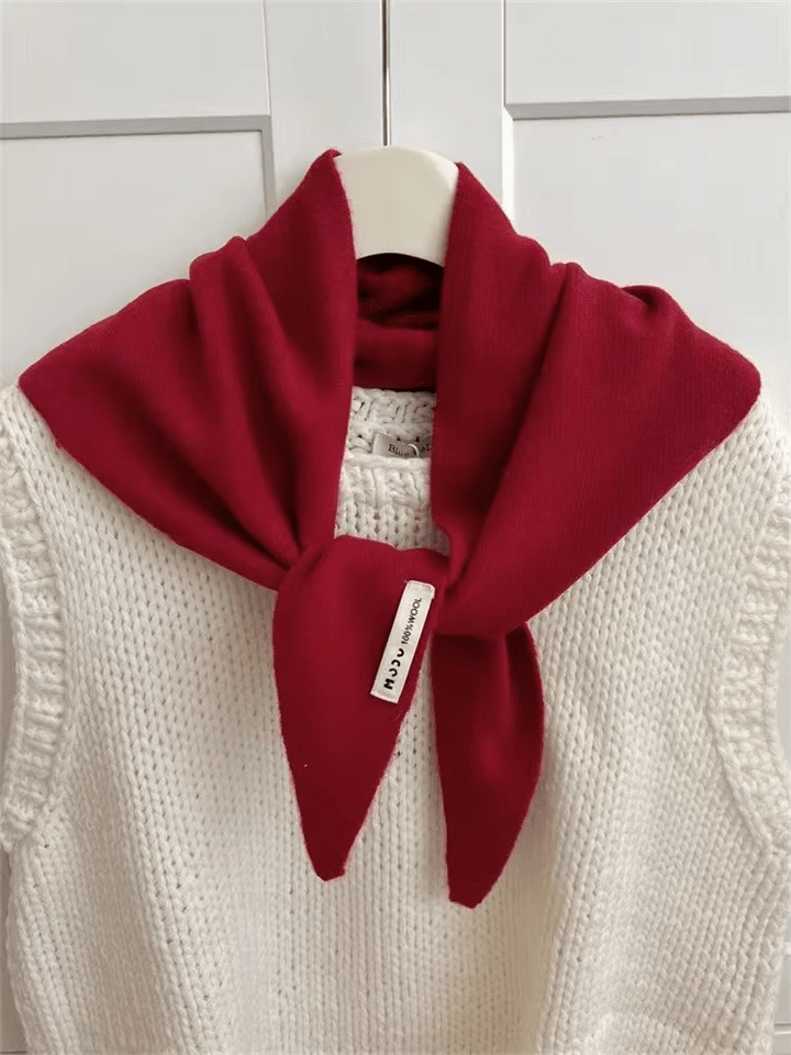 Foulard triangulaire femme, écharpe douce et chaude pour automne/hiver, accessoire mode élégant et confortable.