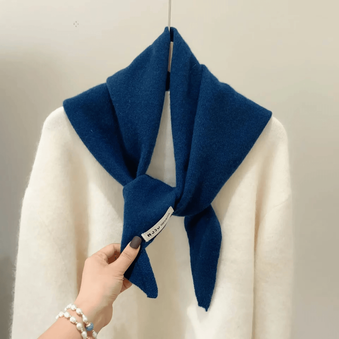 Écharpe mode triangulaire femme, foulard chic et doux, accessoire multicouleur idéal pour l'hiver.