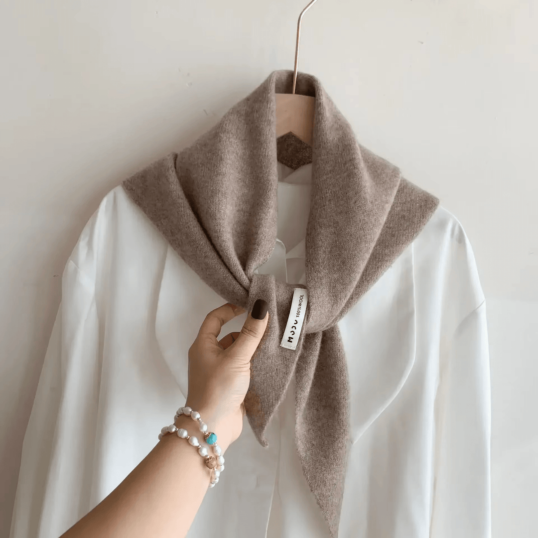 Écharpe triangulaire multicouleur pour femme, foulard chaud et chic, accessoire de mode élégant.