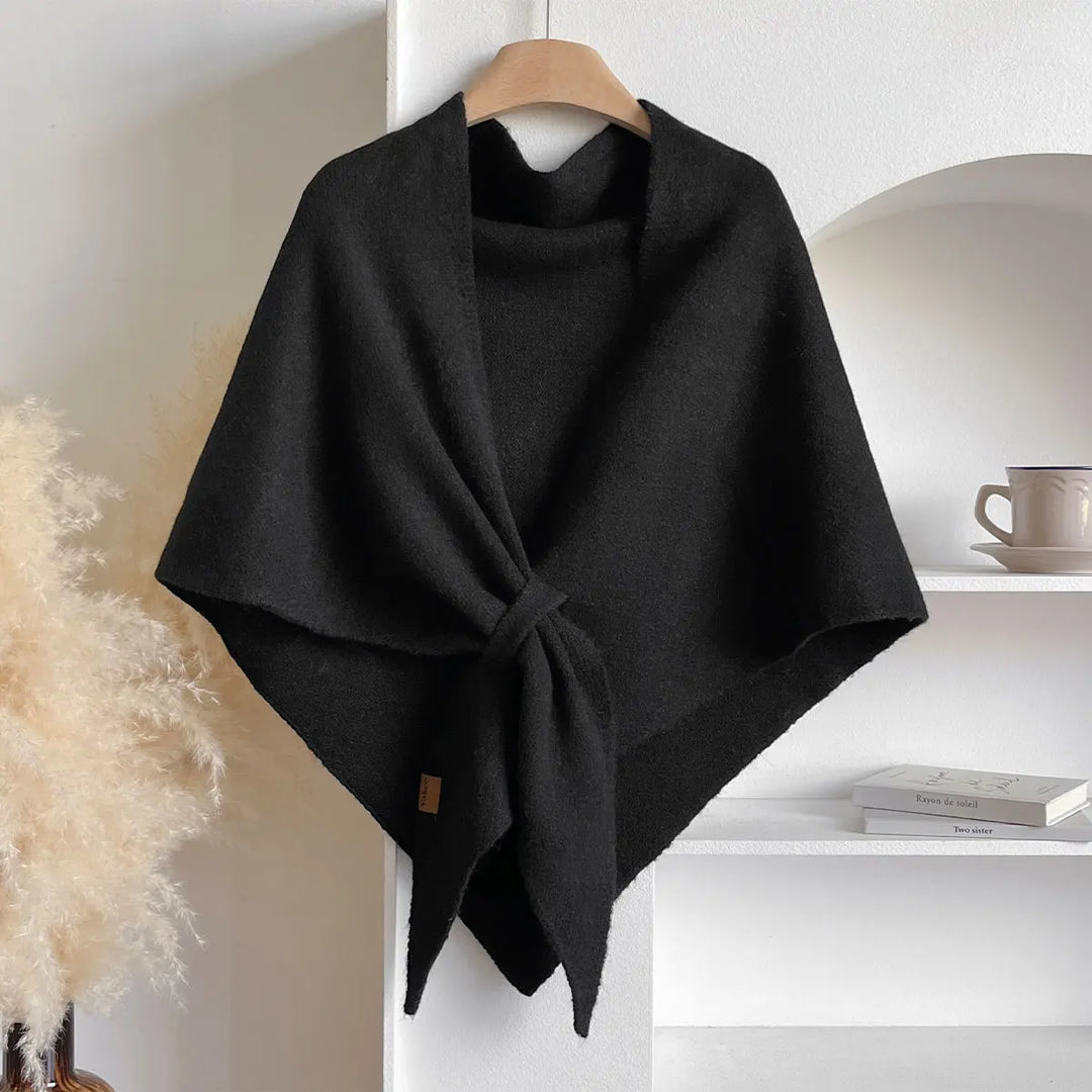 Écharpe triangulaire tendance, style chic et chaleur pour femme, idéal automne-hiver.