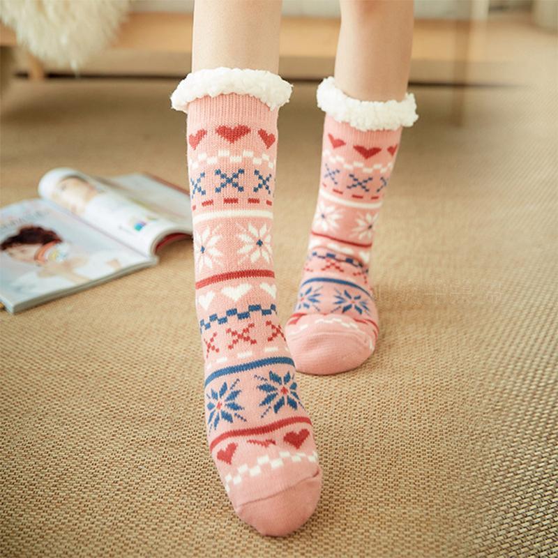 Chaussettes femme antidérapantes et ultra chaudes, idéales pour le cocooning et le bien-être hivernal.