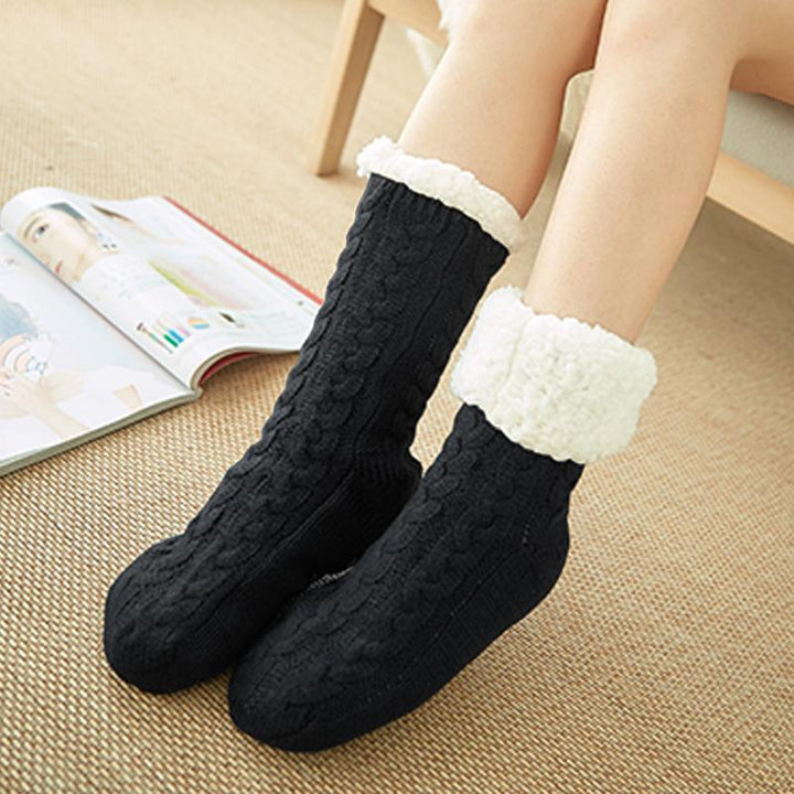 Chaussettes de maison chaudes et antidérapantes pour femmes, pour un hiver serein et confortable.