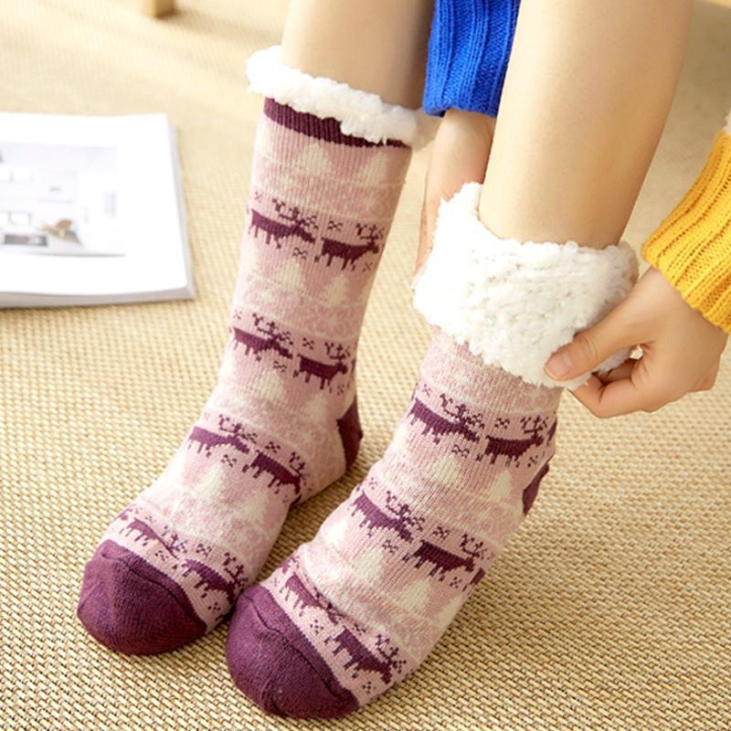Détail du talon renforcé des chaussettes douillettes et antidérapantes pour femmes, durabilité assurée.