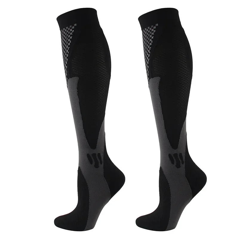 Chaussettes de compression noires et grises, renforcées, pour confort et circulation optimale, idéales sport et daily use.