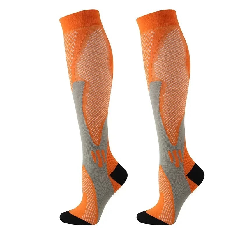 Chaussettes de compression noires et grises, renforcées, pour confort et circulation optimale, idéales sport et daily use.