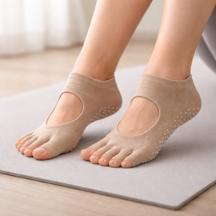 Chaussettes de Pilates et yoga pour femmes avec semelle antidérapante, offrant protection et confort optimal.