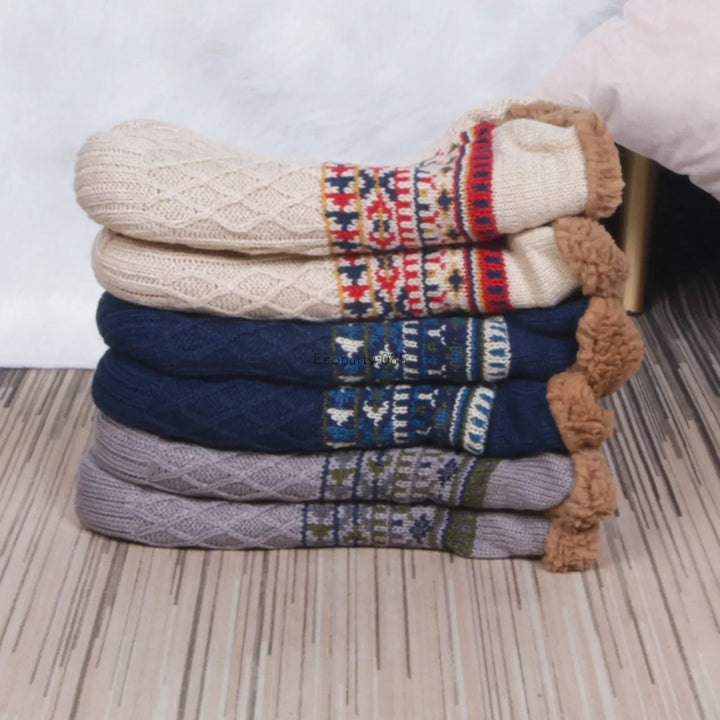 Chaussettes confortables femme et homme, idéales pour la détente et le cocooning à la maison.