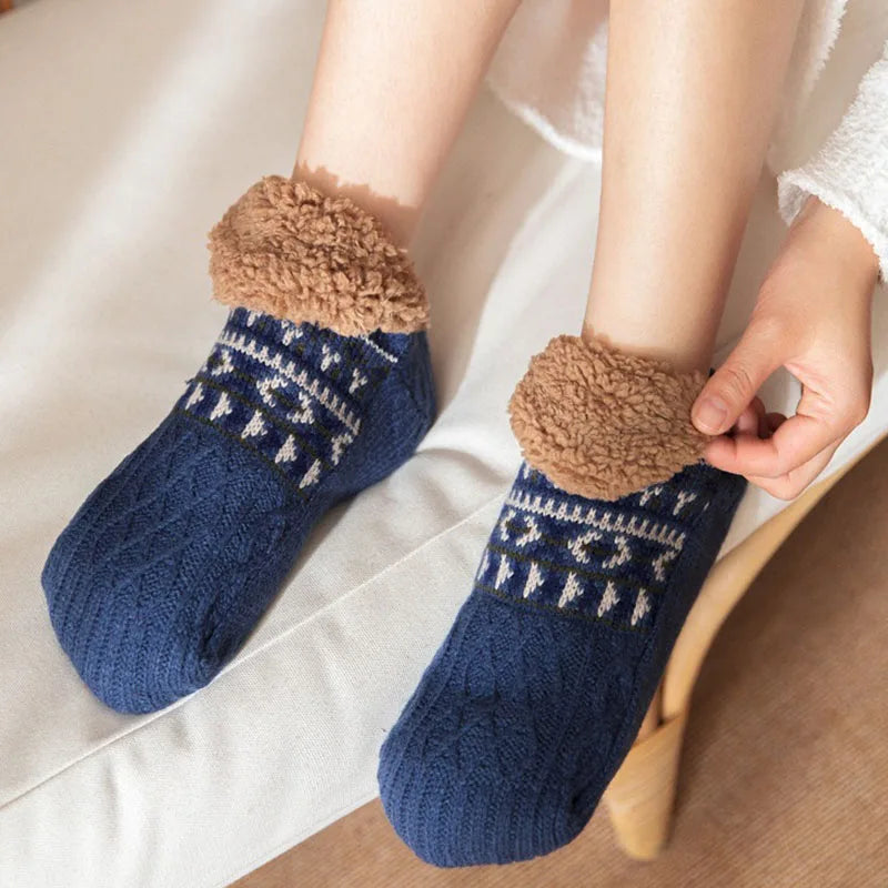 Chaussettes unisexe chaudes et antidérapantes pour l'hiver, parfaites pour le confort à la maison.