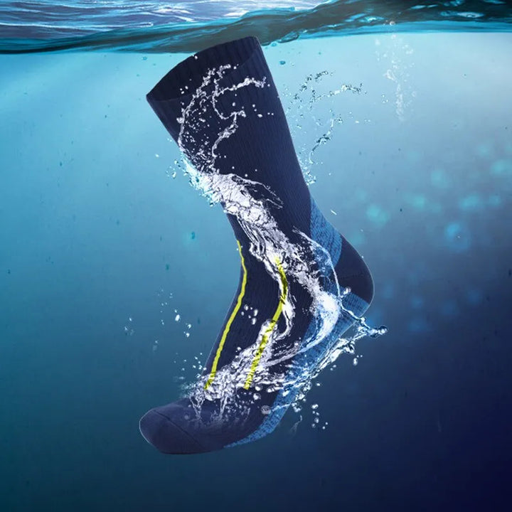 Accessoires essentiels: chaussettes unisexes chaudes et imperméables, conçues pour l'aventure et les sports de montagne.