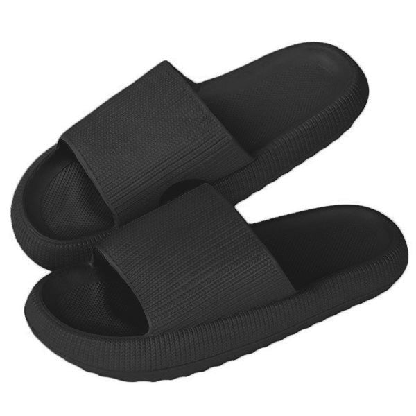 "Chausson ergonomique gris avec doublure douce et semelle antidérapante, idéal pour confort et sécurité à la maison."