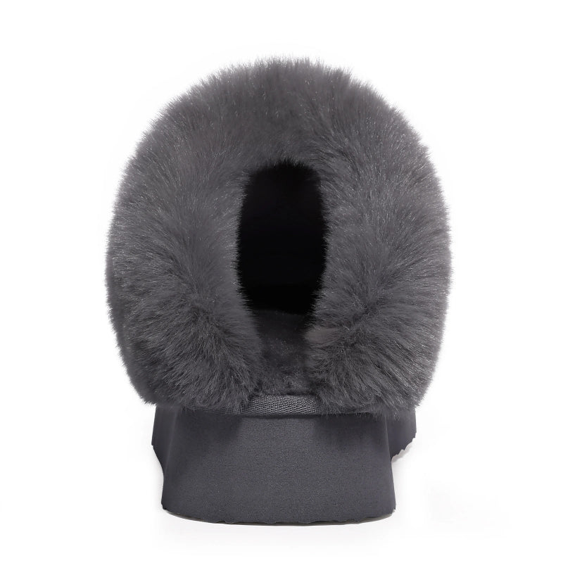 Pantoufles grises cosy pour femme, fourrées, gardent les pieds au chaud et confortables tout l'hiver.