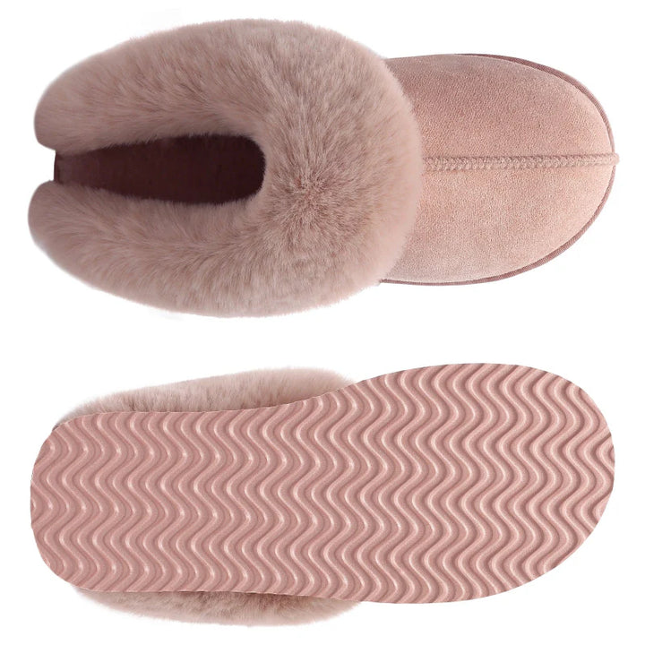 Chaussons rose doux pour femme, fourrés et chauds, pour un confort hivernal optimal à la maison.