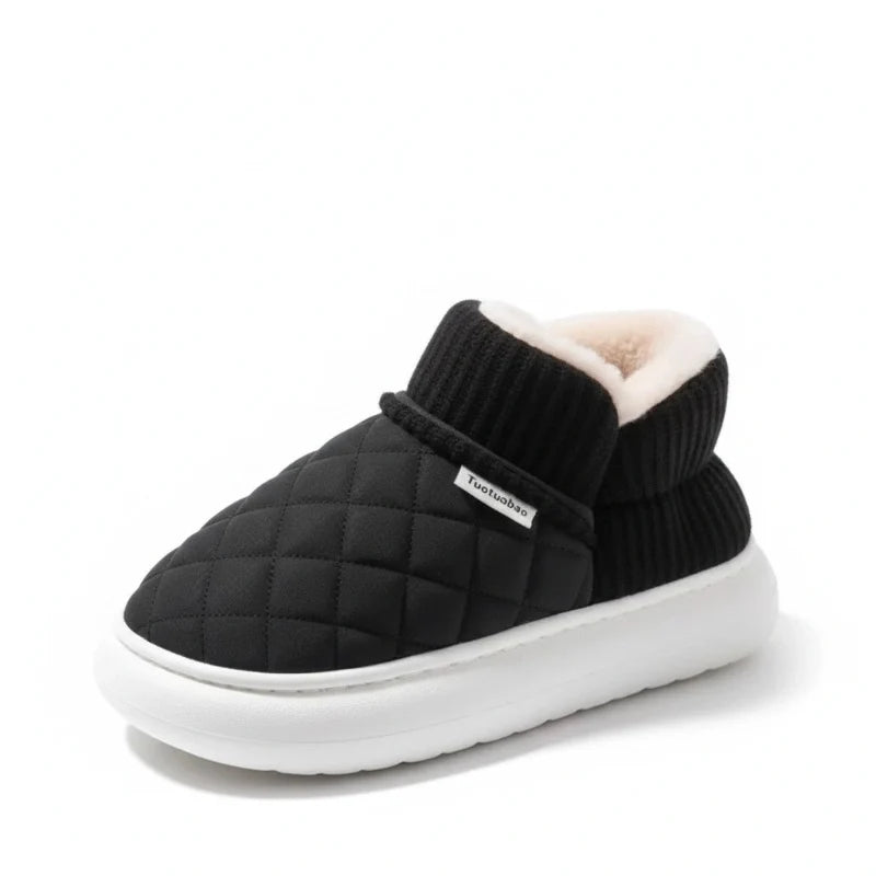 Détail de la fourrure intérieure des chaussons d'hiver pour femmes, ultra doux et chaud.