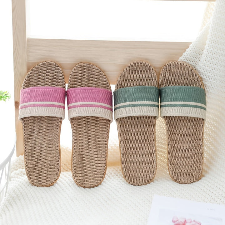 Gros plan : Tissu respirant des chaussons d'été pour femmes, légèreté et confort garantis.