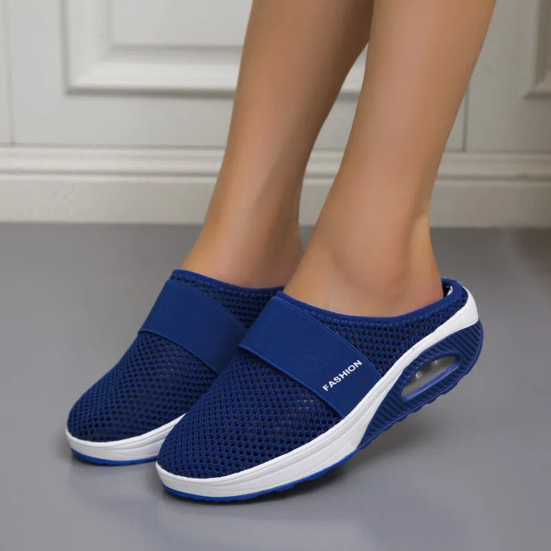Chaussons de marche antidérapantes femme, offrant confort, légèreté et sécurité au quotidien.