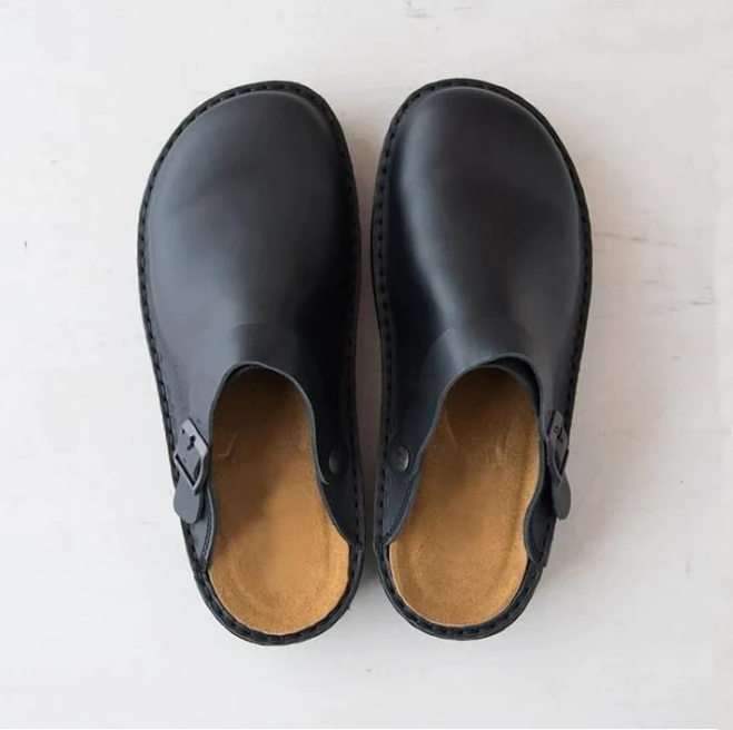 Pantoufles femme confortables et ergonomiques, parfaites pour le quotidien et la détente intérieure.