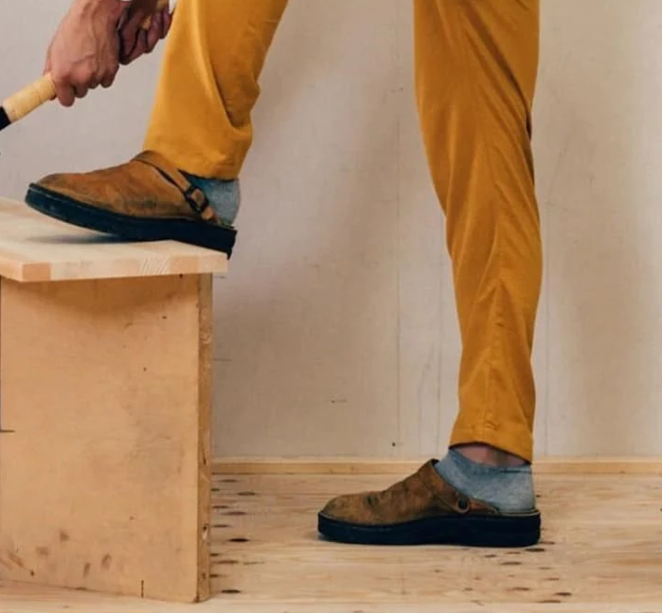 Confortables chaussons femme, soutien ergonomique essentiel pour bien-être et détente quotidienne.