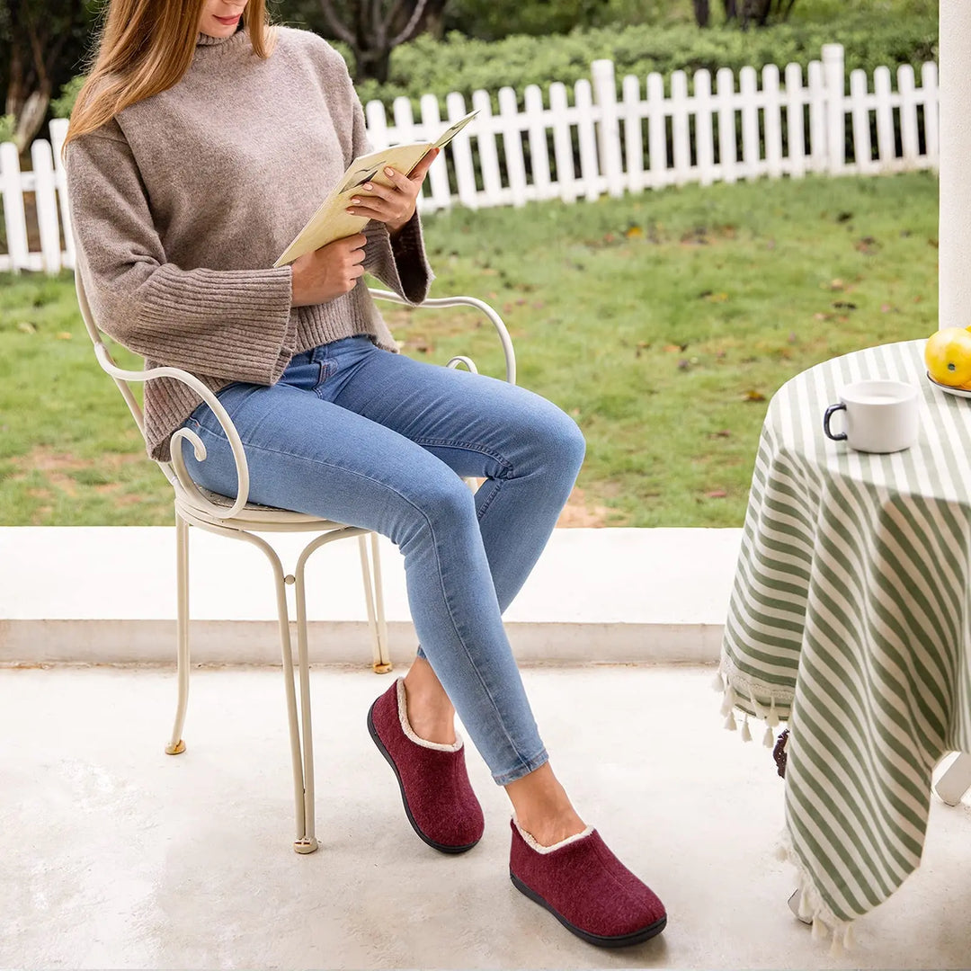 Chaussons hiver doux femme, mousse à mémoire, chauds et antidérapants, parfaits pour la maison.