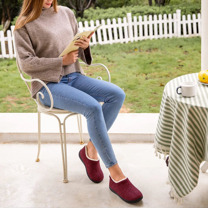 Chaussons hiver doux femme, mousse à mémoire, chauds et antidérapants, parfaits pour la maison.