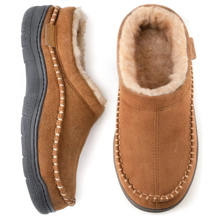 Chaussons homme doux en tissu respirant, semelle intérieure amortie. Parfaits pour le confort quotidien à l'intérieur.