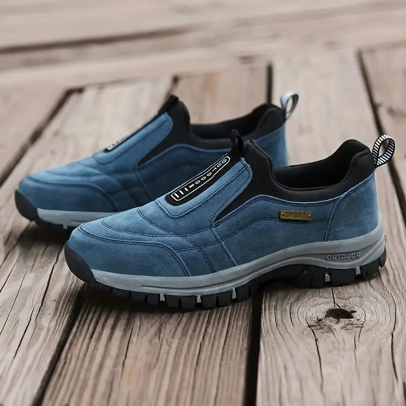 "Chaussures à enfiler orthopédiques pour homme, semelle robuste, design sans lacets, confort et soutien optimal."