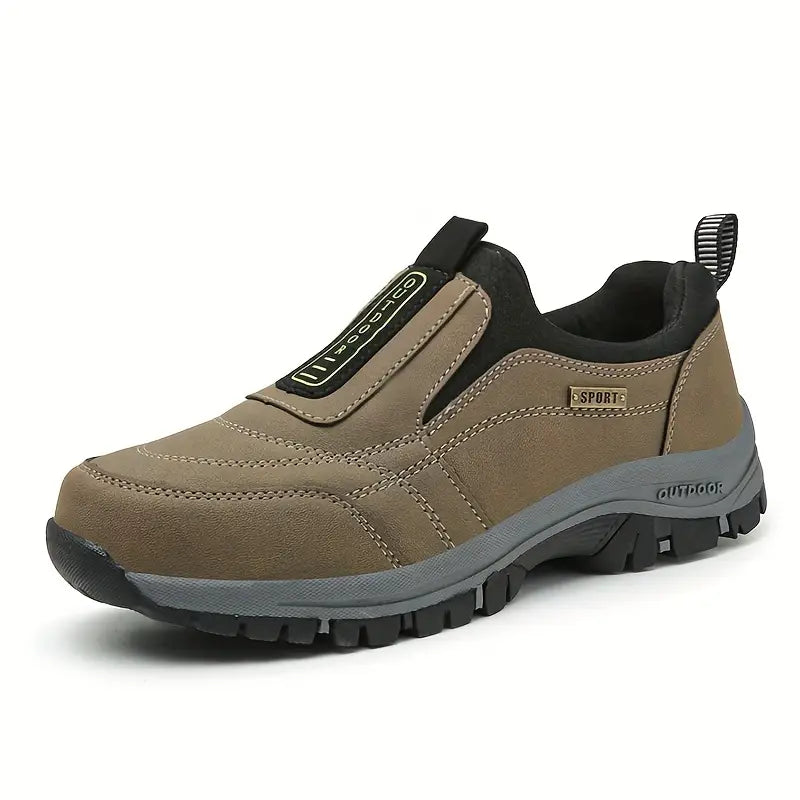 "Chaussures à enfiler orthopédiques pour homme, semelle robuste, design sans lacets, confort et soutien optimal."