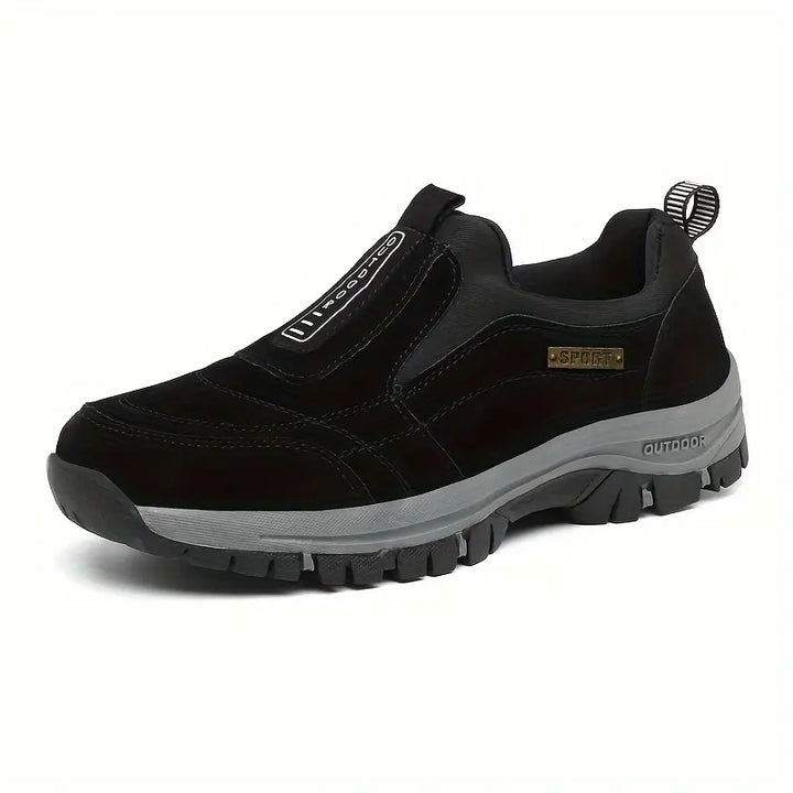"Chaussures à enfiler orthopédiques pour homme, semelle robuste, design sans lacets, confort et soutien optimal."