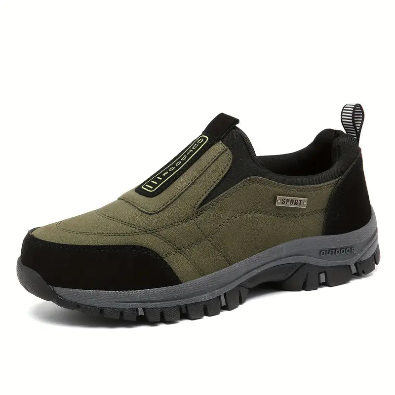 "Chaussures à enfiler orthopédiques pour homme, semelle robuste, design sans lacets, confort et soutien optimal."