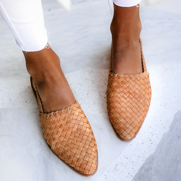 Chaussures plates femme Amélie, matière luxe, très confortables et polyvalentes pour la ville.