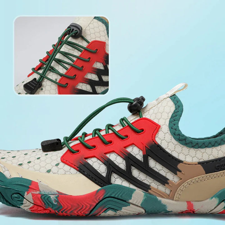 Paire de chaussures aquatiques de randonnée unisexe, design moderne, prêtes pour l'aventure estivale.