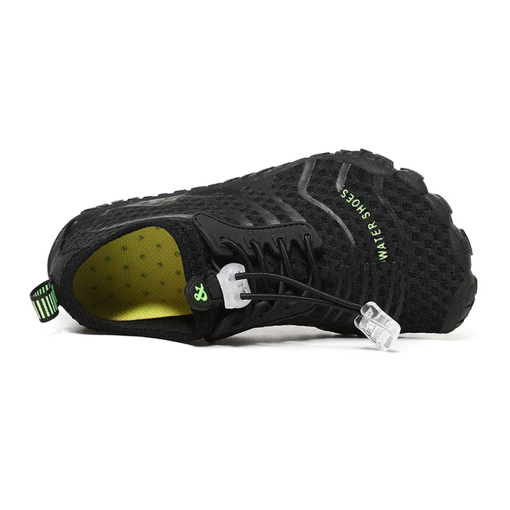 Protection récif optimale avec ces chaussures aquatiques pieds-nus pour enfants, idéal plage.