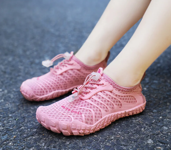 Chaussures aquatiques enfant légères, tissu respirant, semelle antidérapante pour récif et plage.