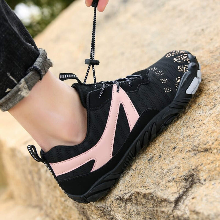 Paire de chaussures aquatiques unisexes élégantes et respirantes, parfaites pour le voyage et la plage.