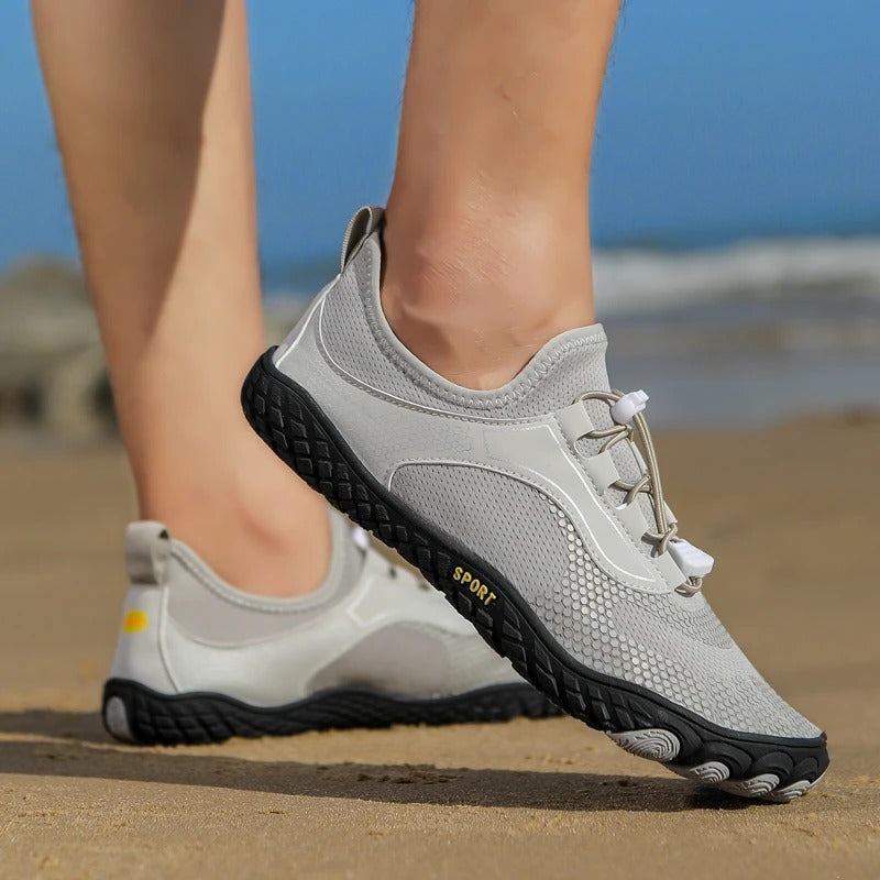 Chaussures d'eau souples unisexe, idéales pour la plage, la natation et activités aquatiques.