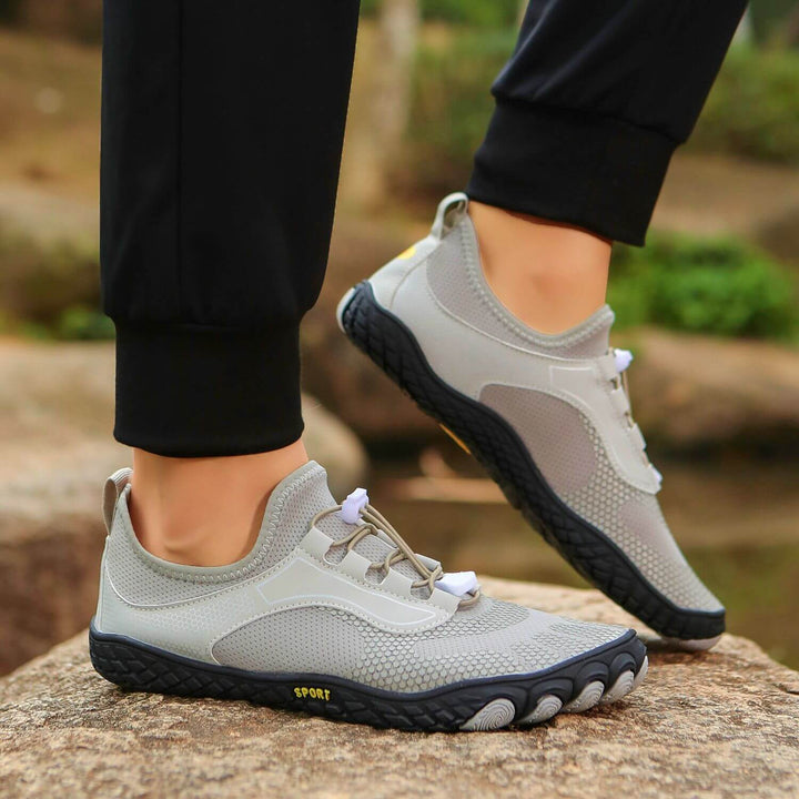 Chaussures aquatiques unisexes bleues, polyvalentes pour la plage, la piscine ou la marche.