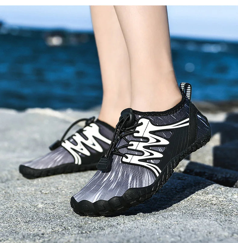 Chaussures aquatiques légères pieds nus pour femmes. Séchage rapide, parfaites pour le yoga ou la marche dans l'eau.