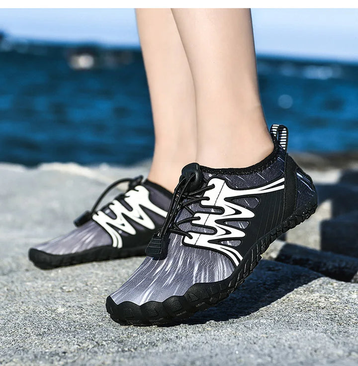Chaussures aquatiques légères pieds nus pour femmes. Séchage rapide, parfaites pour le yoga ou la marche dans l'eau.
