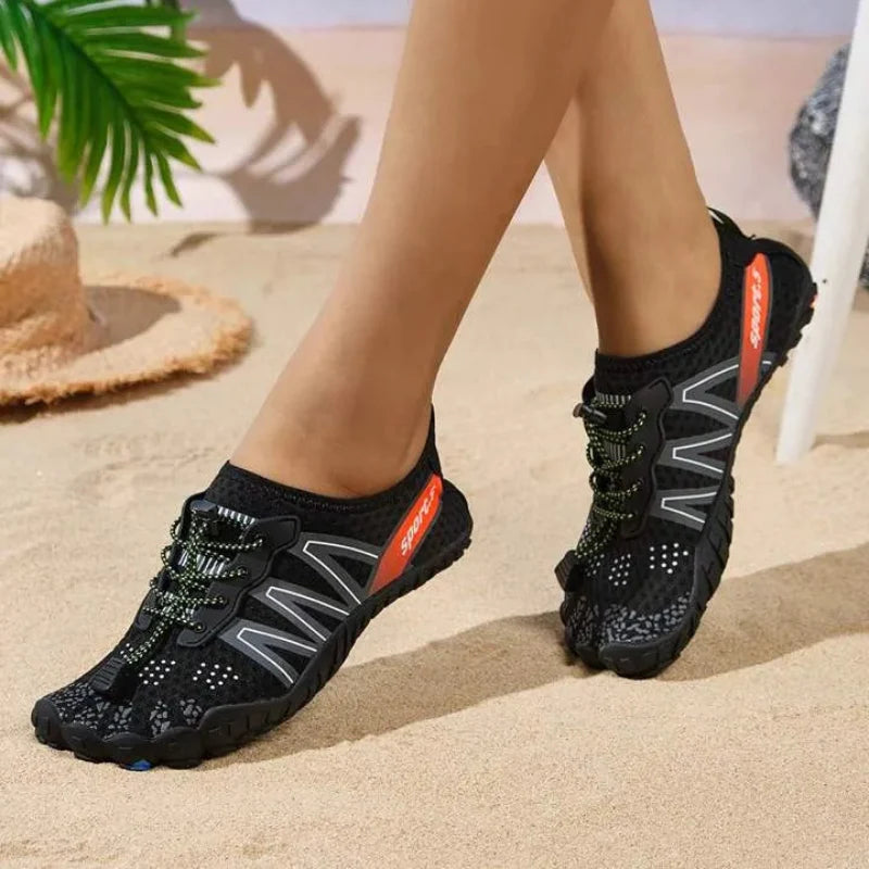 Semelle antidérapante chaussures aquatiques pieds nus, assure sécurité & adhérence pour plage, rochers, activités nautiques.
