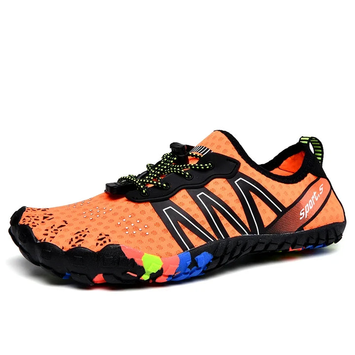 Paires de chaussures aquatiques pieds nus, disponibles pour hommes & femmes. Séchage rapide, confortables pour sports nautiques.