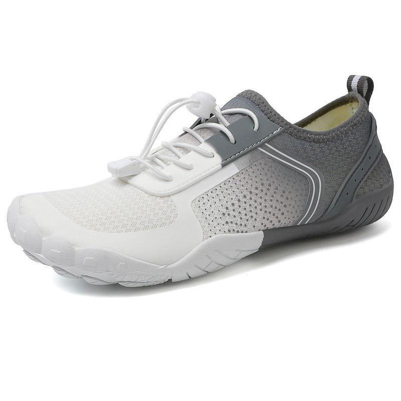 Chaussures aquatiques coordonnées pieds nus pour hommes et femmes, style sportif pour plage et fitness.
