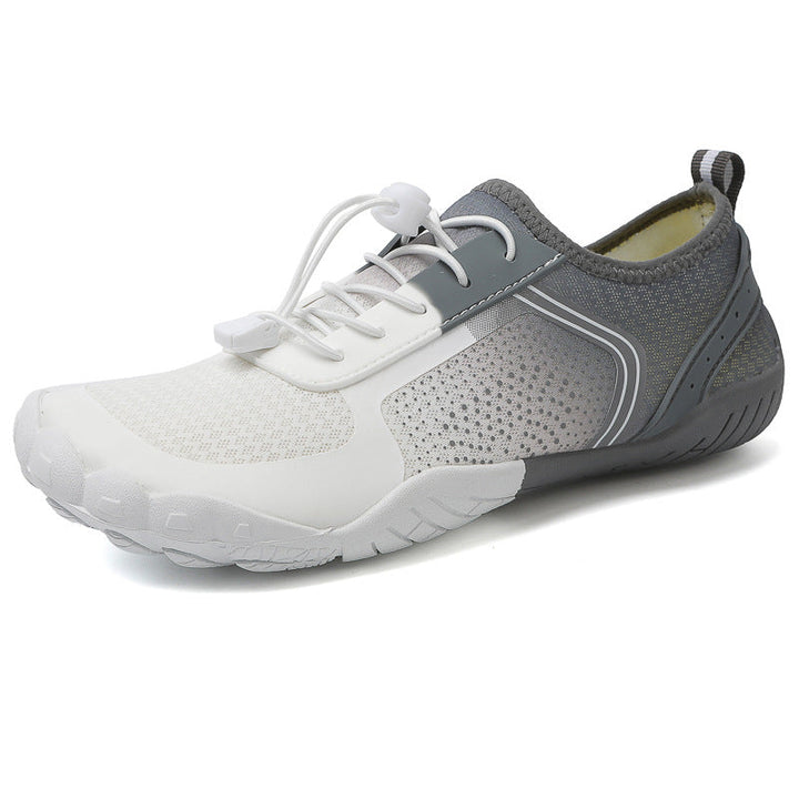 Chaussures aquatiques coordonnées pieds nus pour hommes et femmes, style sportif pour plage et fitness.