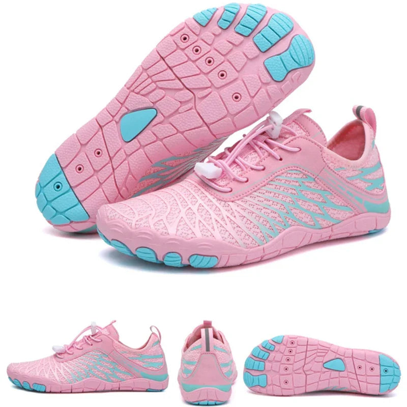 Modèle unisexe de chaussures aquatiques avec semelle antidérapante, offrant sécurité et confort pour toutes activités.