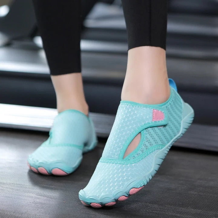 Chaussures aquatiques polyvalentes pour enfants & adultes, parfaites pour la plage, natation et activités nautiques.