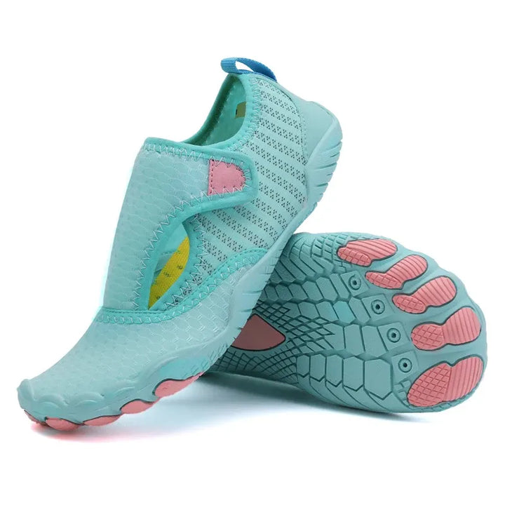 Chaussures aquatiques d'été confortables, respirantes, antidérapantes, pour adultes et enfants à la plage.