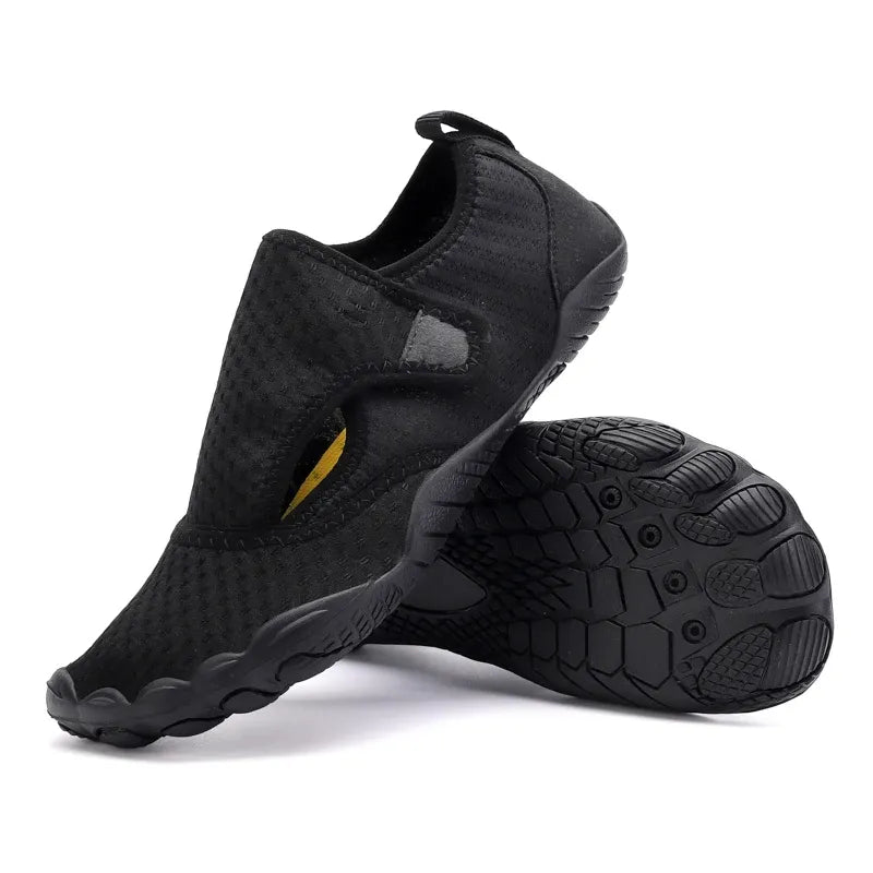 Protection confortable pieds nus avec ces chaussures aquatiques légères et antidérapantes pour toute la famille.
