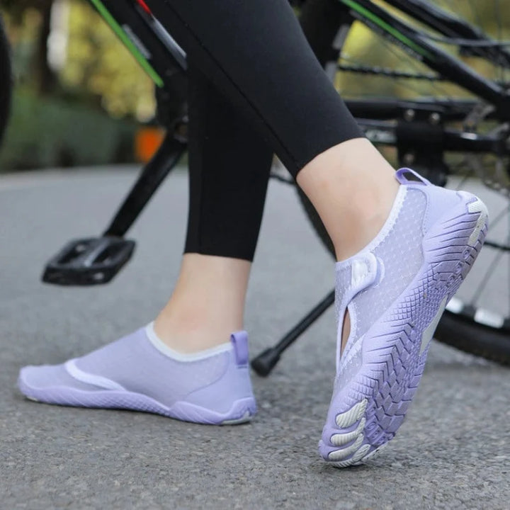 Chaussures aquatiques légères et respirantes pour l'été, idéales pieds nus enfants et adultes.