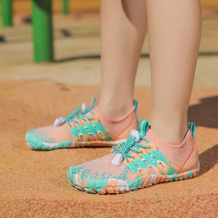Design moderne des chaussures aquatiques pieds nus, respirantes, pour toutes vos aventures estivales.