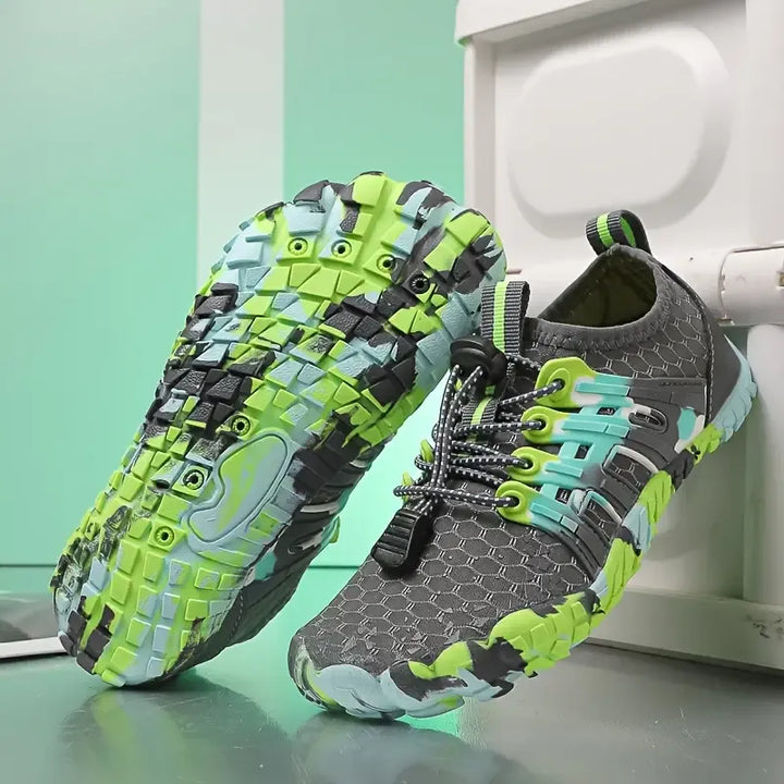 Paire de chaussures aquatiques légères et flexibles unisexes pour activités estivales et aquatiques.